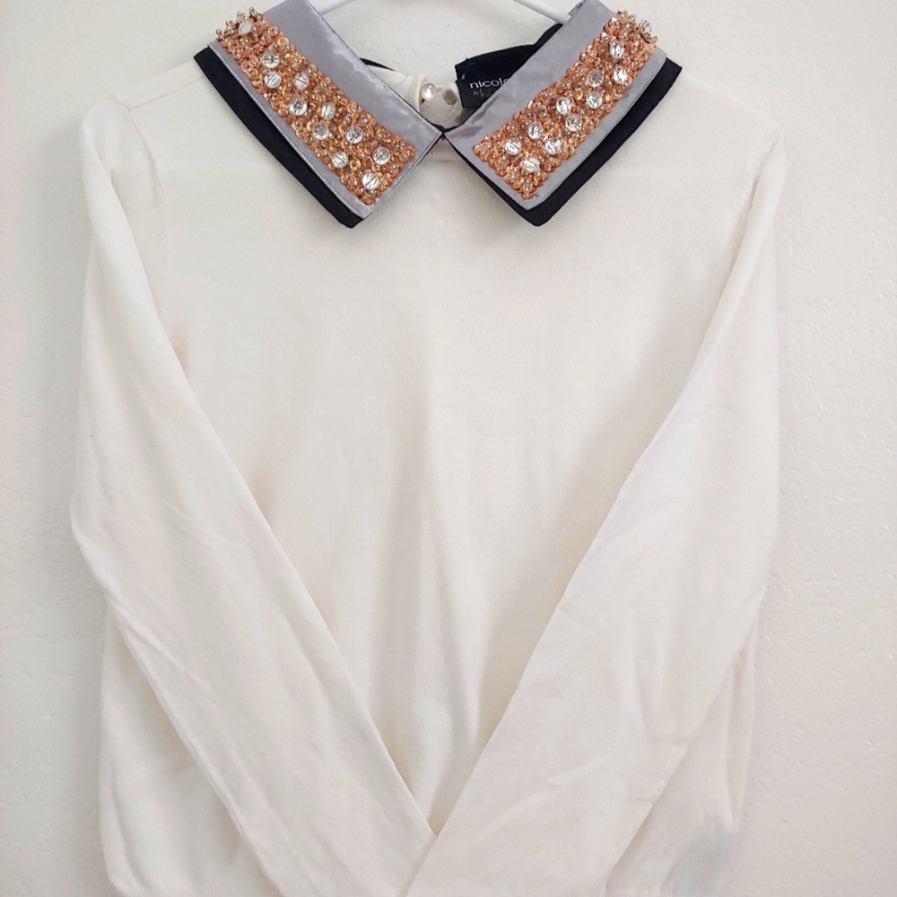 White sweater with fancy collar